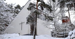 Hirvensalon kirkko talvella