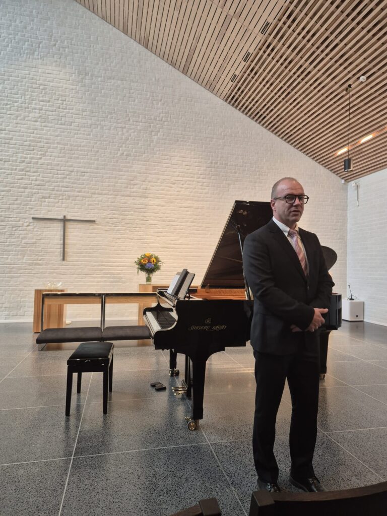 Kirkko kanttori Mikko Salakari