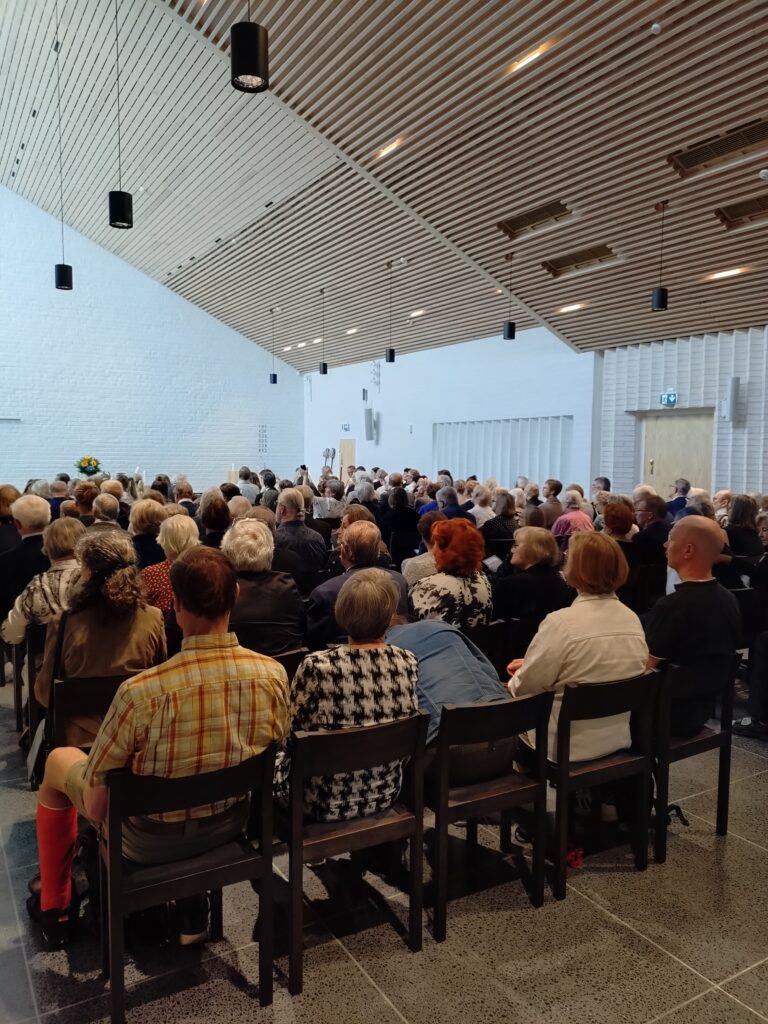 Hirvensalon Kirkko On El vien Kivien Temppeli