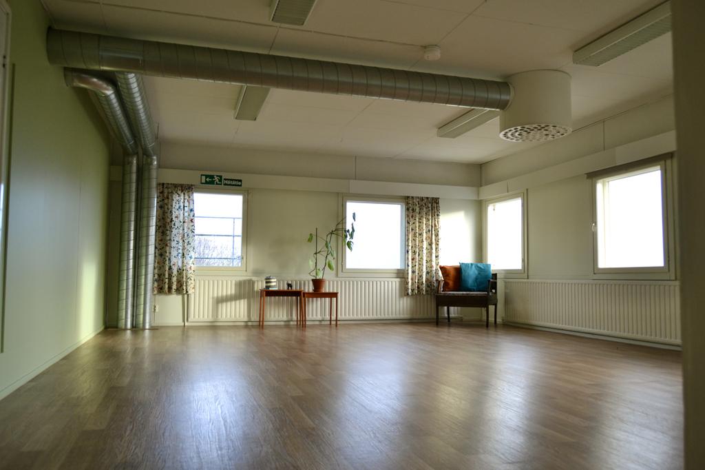 Ylakerran iso kokoushuone